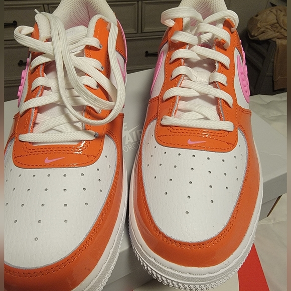 Nike Air Force 1 LV8 - Picture 2 of 3